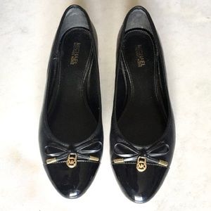 Michael Kors black & gold ballet flat shoes w/ bow